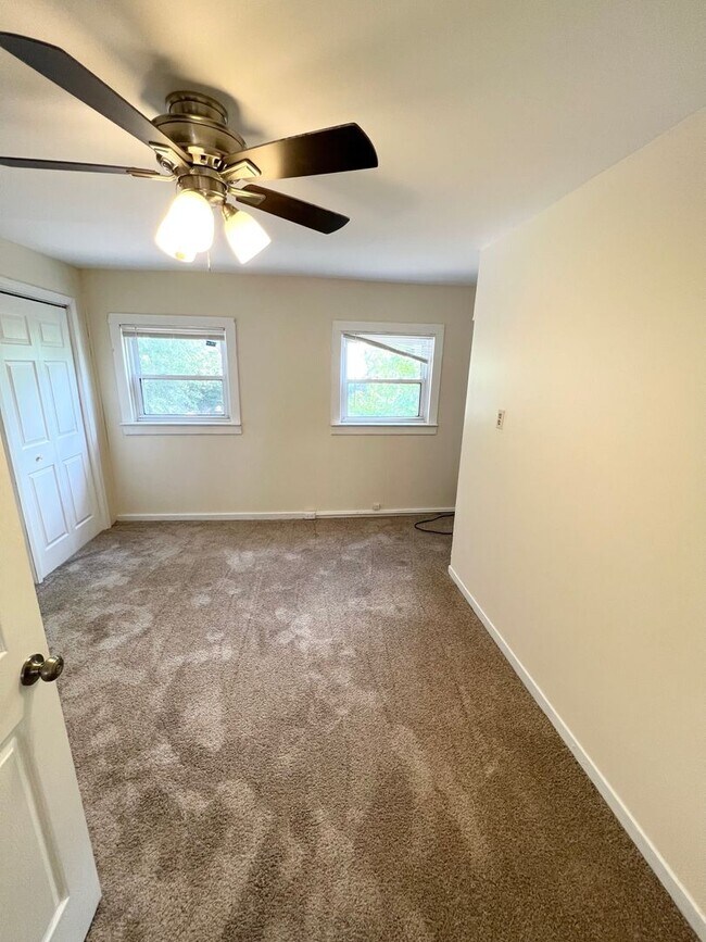 Building Photo - SPACIOUS 2 or 3 BEDROOM HOME IN THE HEART OF BLOOMFIELD!
