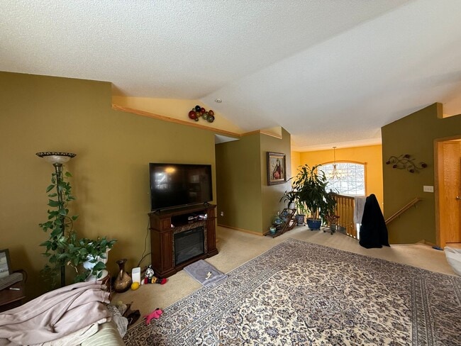 Building Photo - Spacious 5 Bedroom Home in Andover | Finished Walkout | 3-Car Garage