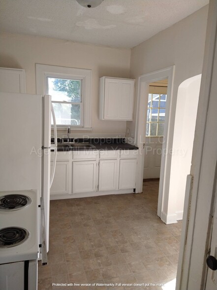 Building Photo - 4033 Ruckle Street