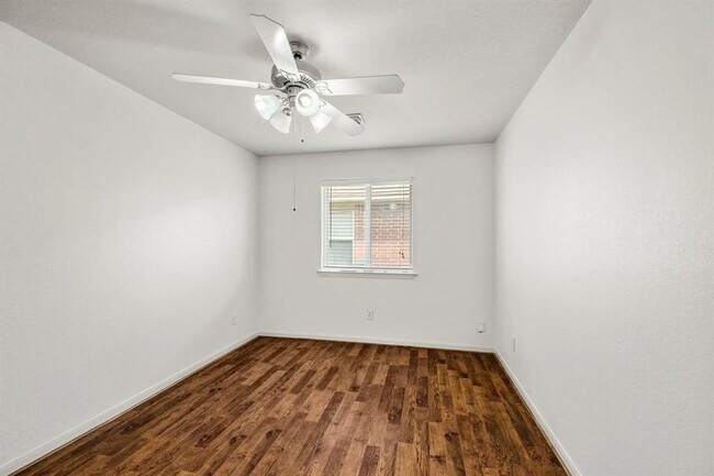 Building Photo - 3211 Falcon Trail Dr
