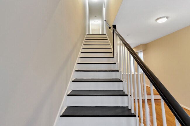 Building Photo - 2313 E Fayette St