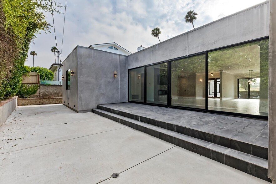 Building Photo - 12730 Montana Ave