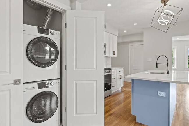 Building Photo - 580 Ashmont St