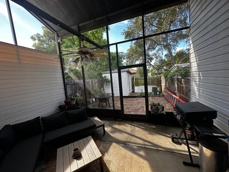 Building Photo - 2750 S Pines Dr