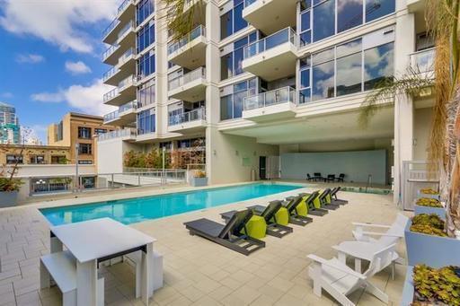 Building Photo - Gorgeous Condo in East Village!