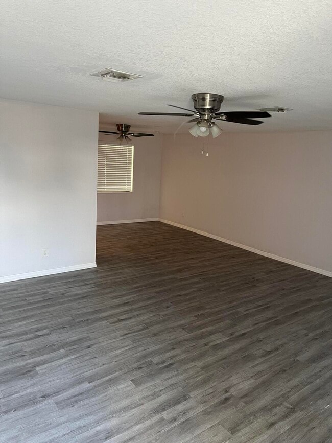 Building Photo - 5706 Candlewood St