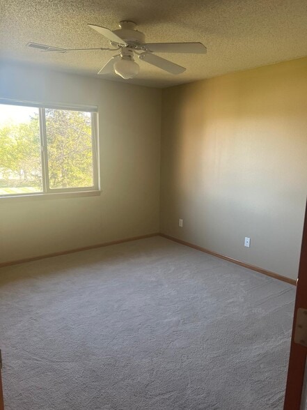 Building Photo - 30 Zeller Ct