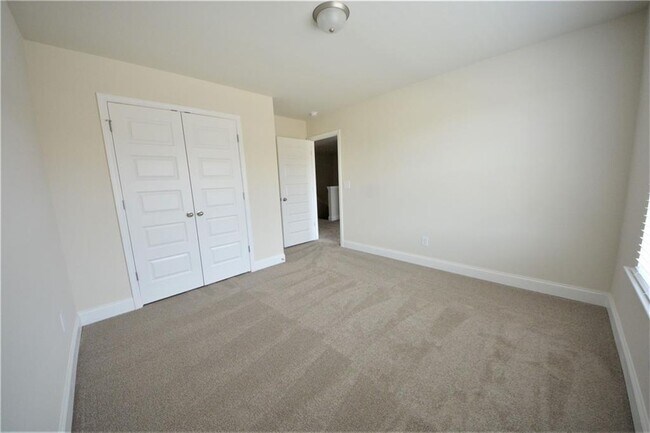 Building Photo - 68 Hellen Vly Dr
