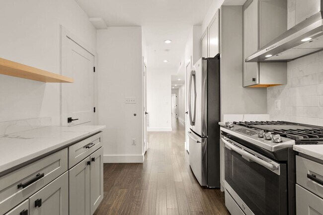Building Photo - Beautiful 2 Bed/2 Bath in Petworth