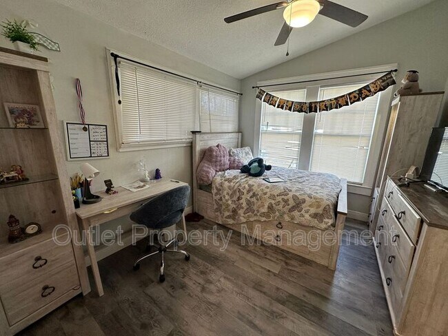 Building Photo - 129 E Concord St