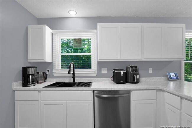 Building Photo - 1618 Hickoryridge Ct