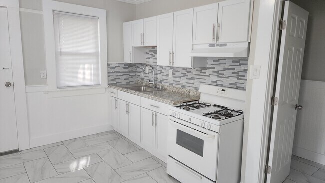 Building Photo - 1516 Pembroke St