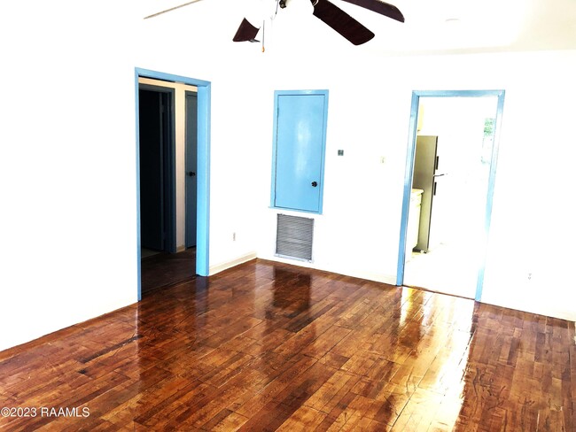 Building Photo - 413 Knollwood Cir