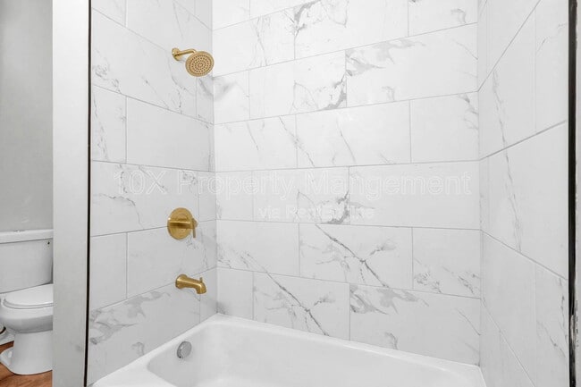 Building Photo - 556 E Whittier St