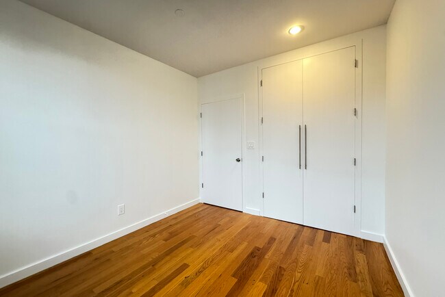 Building Photo - 51 E 128th St