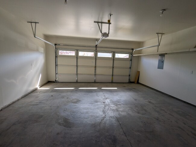 Building Photo - 3667 SW Pumice Stone Ave