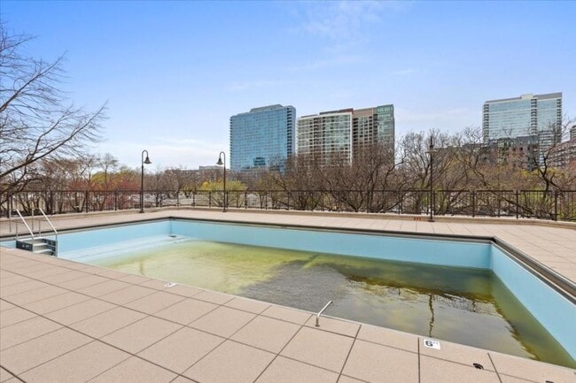 Building Photo - 1 bedroom in Chicago IL 60605