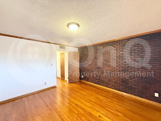 Building Photo - 2519 E Fairfield St
