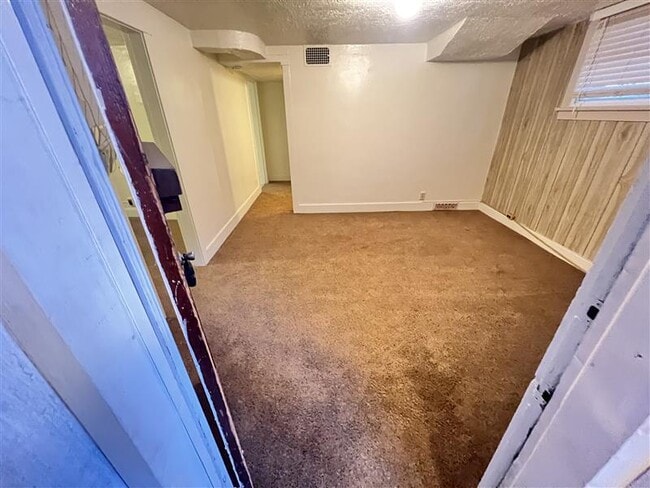 Building Photo - 132 S 200 E