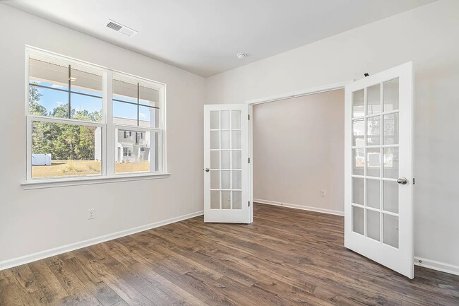 Building Photo - 304 Picnic Basket Pl