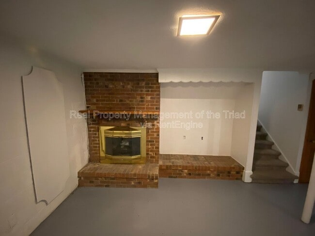 Building Photo - 926 Hilltop Blvd