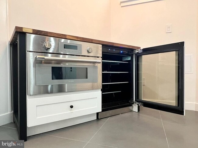 Building Photo - 718 Rhode Island Ave NW