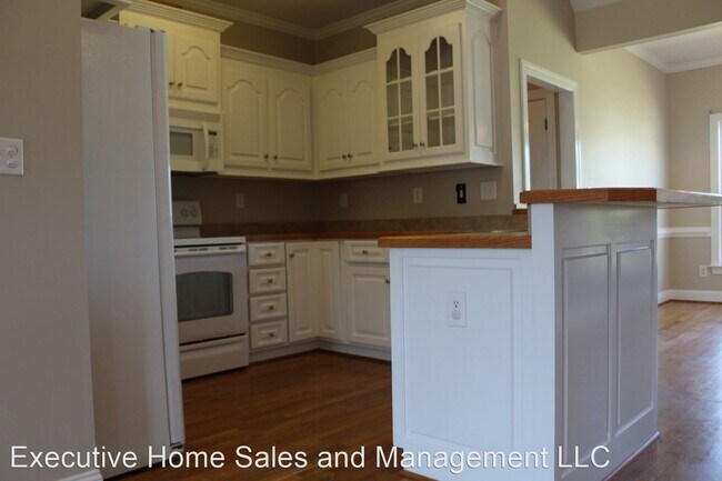 Building Photo - 3 br, 2 bath House - 201 Maddux Dr