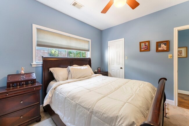 Building Photo - 11 Hornsilver Pl