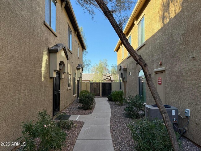 Building Photo - 2150 E Bell Rd