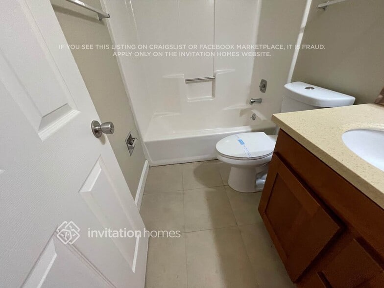 Building Photo - 2810 Iris Ct