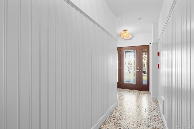 Building Photo - 584 E Main St