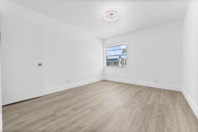 Building Photo - 124 Normandy Ln