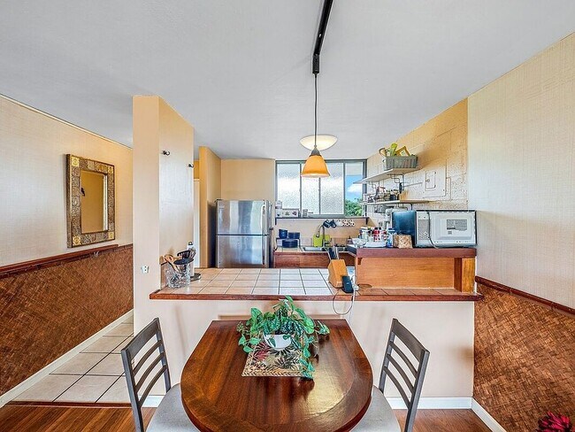 Building Photo - 1875 Kalanianaole St