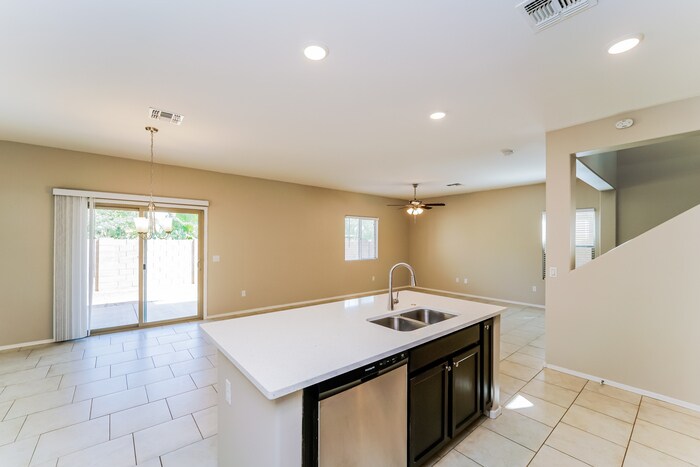 Building Photo - 6531 S Calle Diablo Dr