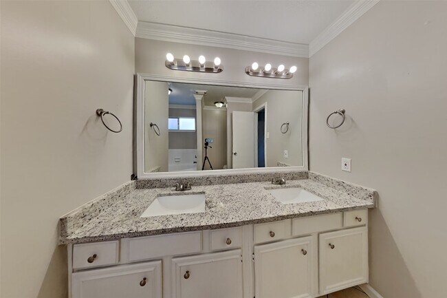 Building Photo - 2510 Foxden Dr