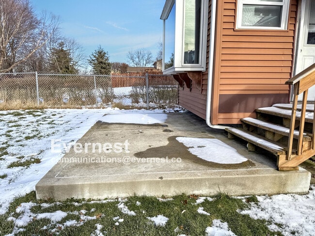 Building Photo - 3216 Elderwood Dr