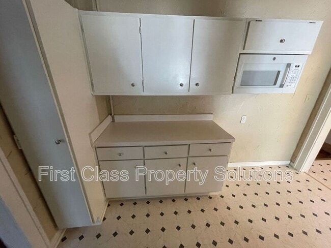 Building Photo - 121 NW 29th St