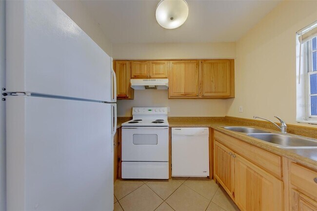Building Photo - 8301 Bardmoor Blvd