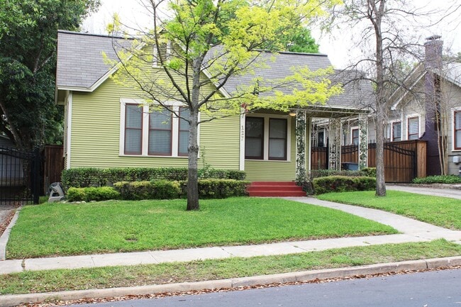 Building Photo - QUINTESSENTIAL ALAMO HEIGHTS COTTAGE