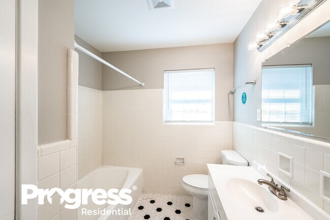 Building Photo - 313 28th Ave NW