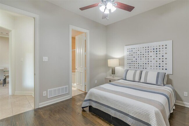 Building Photo - 5327 Elm Spring Ln