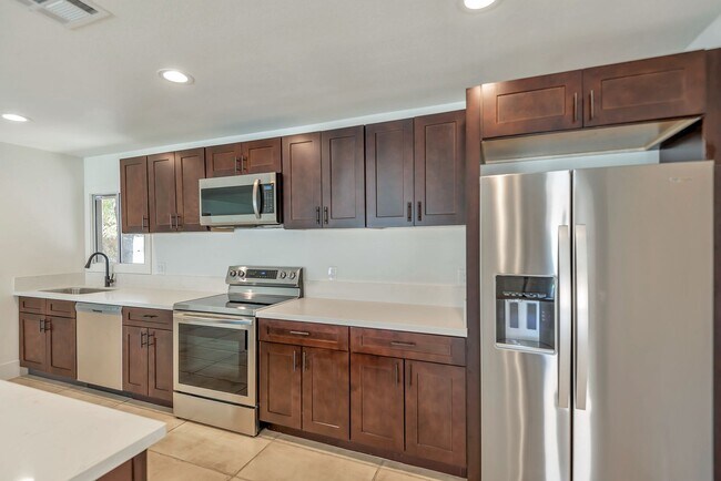 Building Photo - Amazing Tri-Level home close to ASU.  Pool and 2 Car Garage