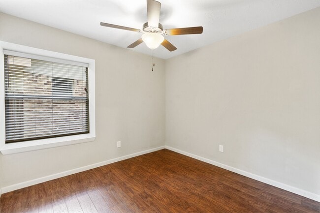 Building Photo - 69 Fallshire Dr