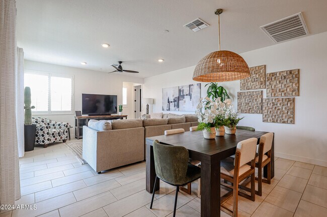 Building Photo - 11300 N Casa Dega Dr