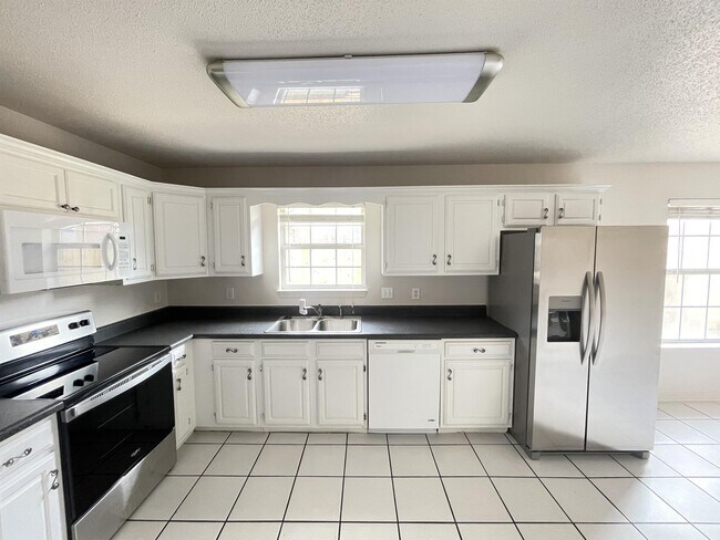Building Photo - 2212 Peachwood Ct