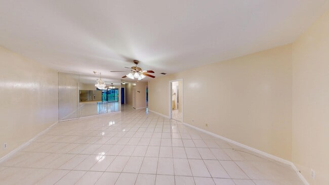 Building Photo - 121 Lake Paula Dr