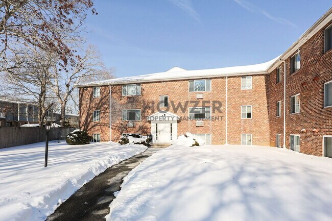 Building Photo - 307 W Main St