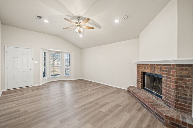 Building Photo - Large 3/2/2 in Frenship ISD!
