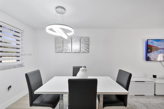 Building Photo - 342 NW 114th Ave