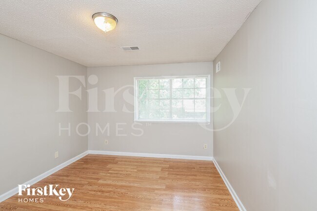 Building Photo - 2097 Meadowview Ln